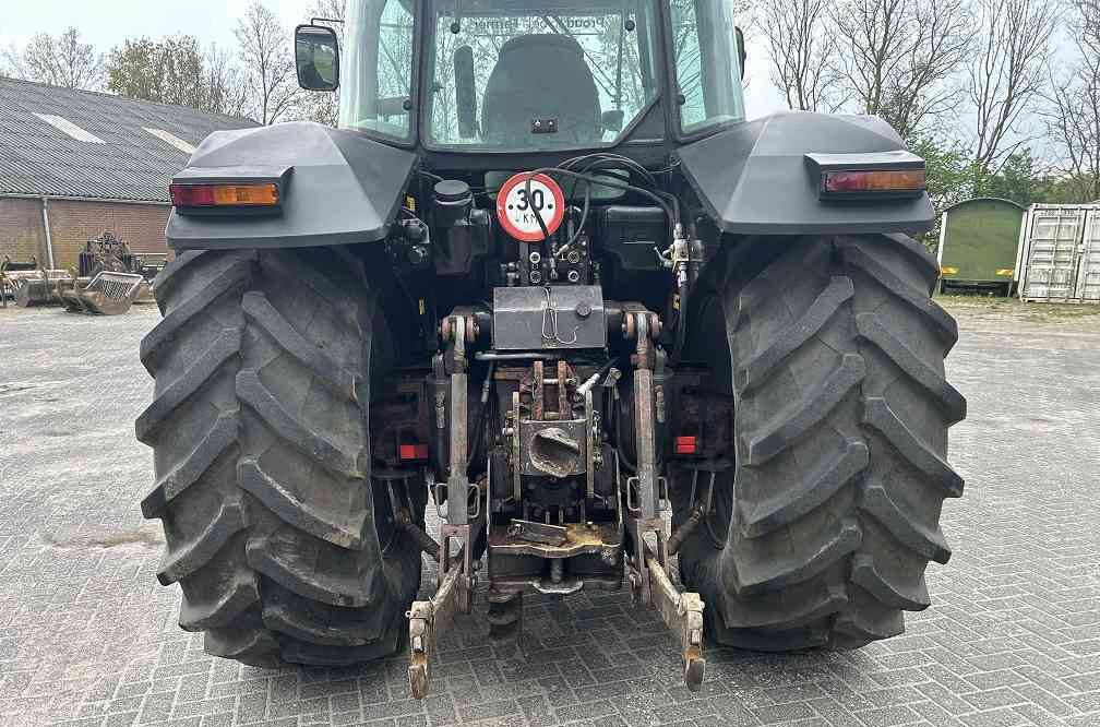 Massey Ferguson 8110 dynashift - جرار: صورة 3 Massey Ferguson 8110 dynashift - جرار: صورة 3