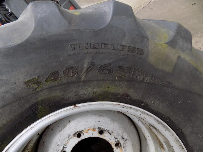 GOOD YEAR banden met velg good year banden met velg 540/65 R 24 - حصادة موحَّدة: صورة 2 GOOD YEAR banden met velg good year banden met velg 540/65 R 24 - حصادة موحَّدة: صورة 2