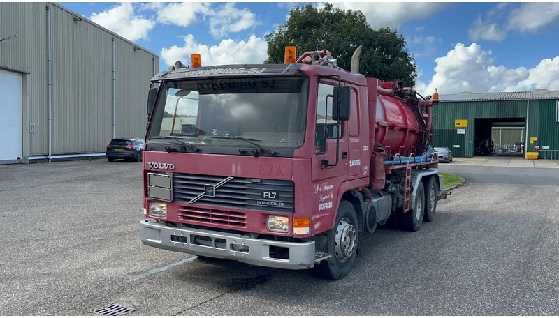 Volvo FL 7 FL7 Vacuum toilet tanker 8000 liter - شاحنة الشفط: صورة 1 Volvo FL 7 FL7 Vacuum toilet tanker 8000 liter - شاحنة الشفط: صورة 1