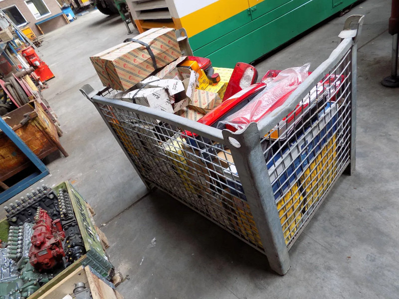 Verlichting voor truck en trailer HELLA VERLICHTING truck en trailer - مصابيح أضواء السيارة الخلفية: صورة 3 Verlichting voor truck en trailer HELLA VERLICHTING truck en trailer - مصابيح أضواء السيارة الخلفية: صورة 3