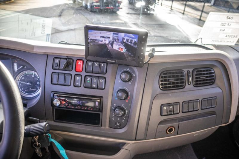 شاحنة مقفلة DAF LF 220(16t)+DHOLLANDIA: صورة 9