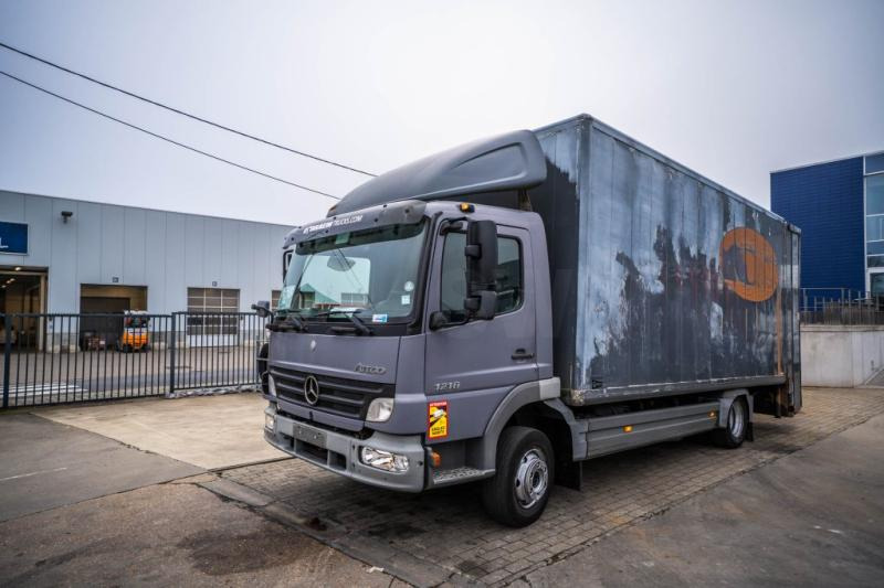 Mercedes ATEGO 1218 L+ moving lift - شاحنة مقفلة: صورة 1 Mercedes ATEGO 1218 L+ moving lift - شاحنة مقفلة: صورة 1