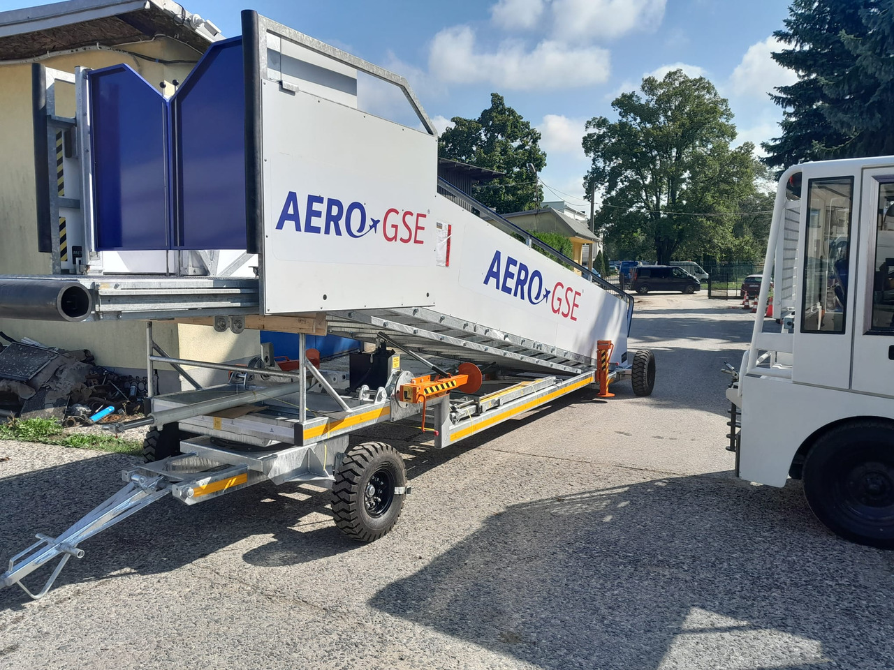 سلالم الطائرة AERO-GSE stairs Towable stairs with the pedestrian movement ( 2,4-3,8m): صورة 7