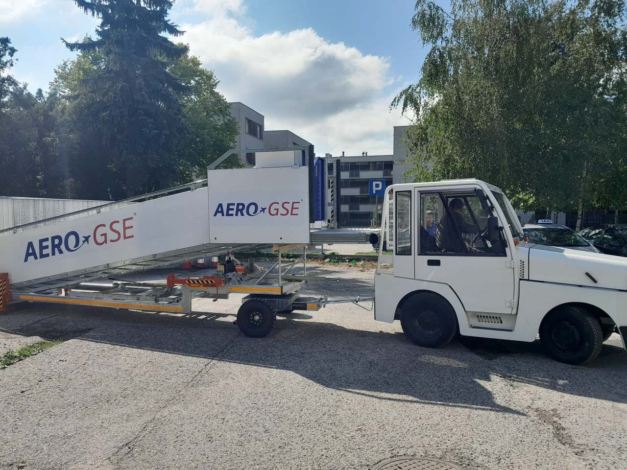 سلالم الطائرة AERO-GSE stairs Towable stairs with the pedestrian movement ( 2,4-3,8m): صورة 6