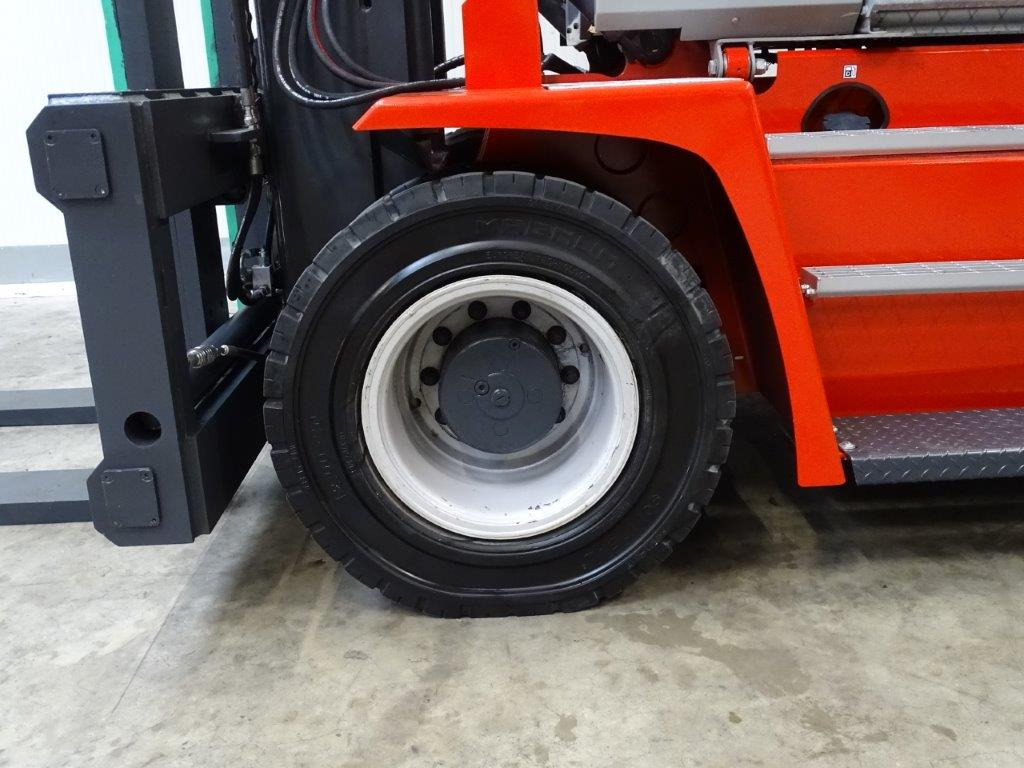 Kalmar DCE120-6 - Empty Containers Handler - رافعة شوكية ديزل: صورة 2 Kalmar DCE120-6 - Empty Containers Handler - رافعة شوكية ديزل: صورة 2