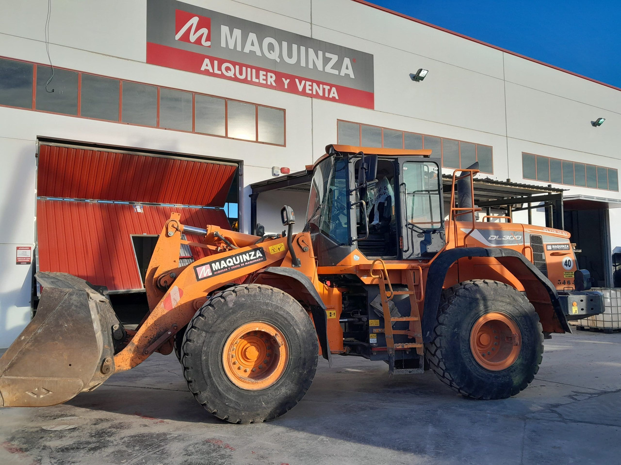 DOOSAN DL300 L/AUX - اللودر بعجل: صورة 3 DOOSAN DL300 L/AUX - اللودر بعجل: صورة 3