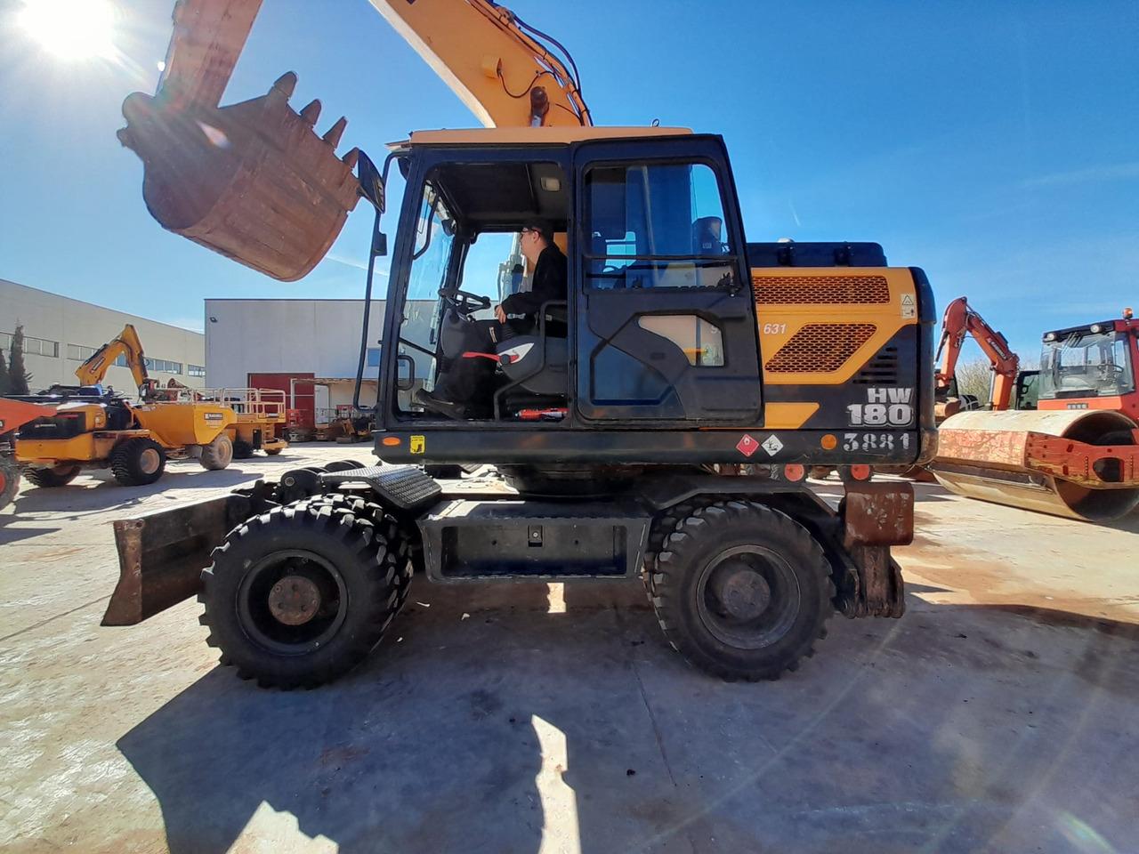 HYUNDAI HW180 - حفارة دولاب: صورة 2 HYUNDAI HW180 - حفارة دولاب: صورة 2