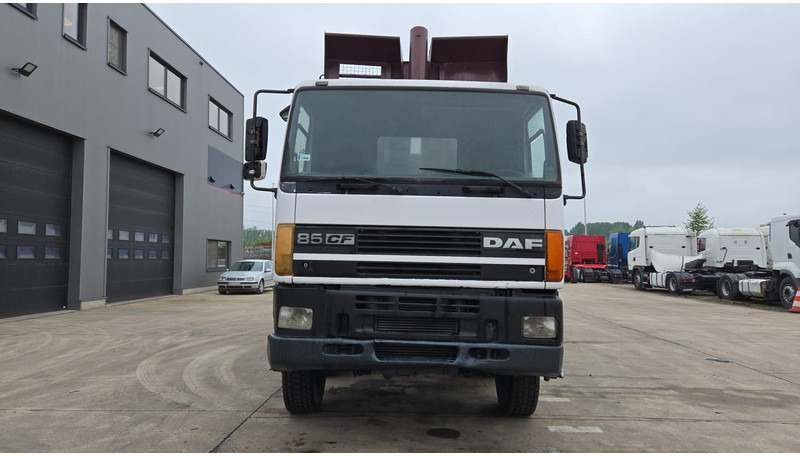DAF 85 CF 340 (EURO 2 / MANUAL PUMP / STEEL SUSP. / POSSIBLE AS CHASSIS / 8X4) - شاحنة قلاب: صورة 2 DAF 85 CF 340 (EURO 2 / MANUAL PUMP / STEEL SUSP. / POSSIBLE AS CHASSIS / 8X4) - شاحنة قلاب: صورة 2
