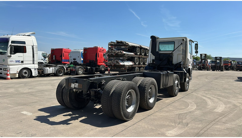 DAF 85 CF 430 (EURO 3 / MANUAL GEARBOX / BOITE MANUELLE / BIG HUB / 8X4 / STEEL SUSP. / LAMES) - شاحنة هيكل كابينة: صورة 4 DAF 85 CF 430 (EURO 3 / MANUAL GEARBOX / BOITE MANUELLE / BIG HUB / 8X4 / STEEL SUSP. / LAMES) - شاحنة هيكل كابينة: صورة 4