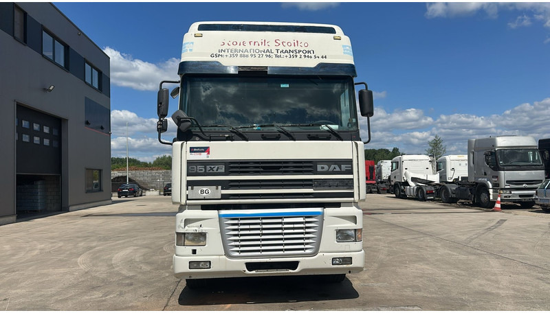 DAF 95 XF 380 (BOITE MANUELLE / EURO 3 / MANUAL GEARBOX / TRES BONNE ETAT) - وحدة جر: صورة 2 DAF 95 XF 380 (BOITE MANUELLE / EURO 3 / MANUAL GEARBOX / TRES BONNE ETAT) - وحدة جر: صورة 2