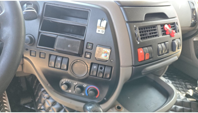 وحدة جر DAF XF 105.410 (BOITE MANUELLE / SUPER PROPRE !!! / TRES BONNE ETAT / AIRCO / MANUAL GEARBOX): صورة 16