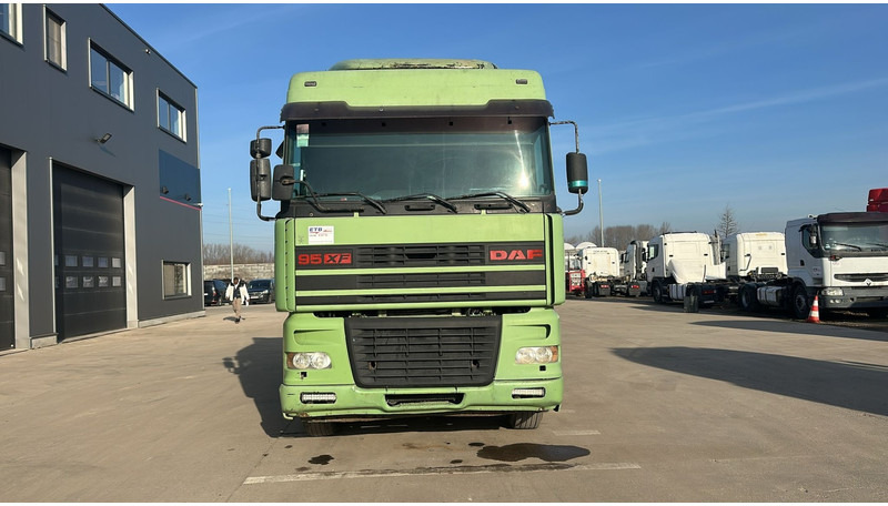 DAF XF 95.430 (EURO 2 / MANUAL PUMP / POMPE MANUELLE / BOITE MANUELLE) - وحدة جر: صورة 4 DAF XF 95.430 (EURO 2 / MANUAL PUMP / POMPE MANUELLE / BOITE MANUELLE) - وحدة جر: صورة 4