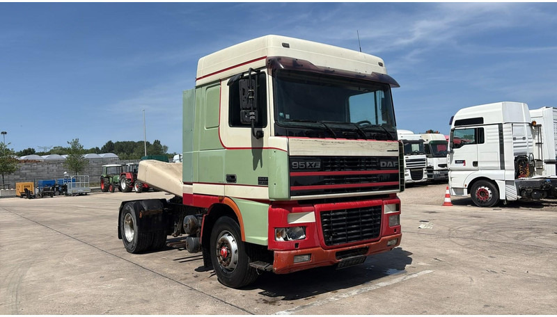 DAF XF 95.430 (EURO 3 / BOITE MANUELLE / MANUAL GEARBOX) - وحدة جر: صورة 3 DAF XF 95.430 (EURO 3 / BOITE MANUELLE / MANUAL GEARBOX) - وحدة جر: صورة 3