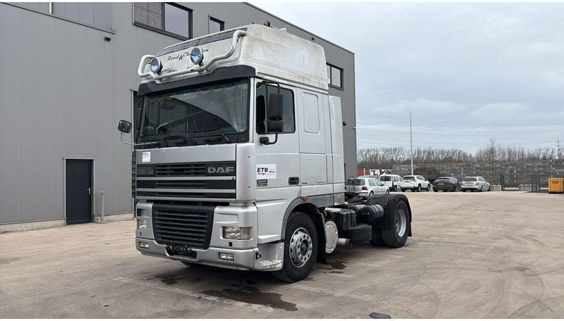 DAF XF 95.480 (EURO 3 / MANUAL GEARBOX / BOITE MANUELLE) - وحدة جر: صورة 1 DAF XF 95.480 (EURO 3 / MANUAL GEARBOX / BOITE MANUELLE) - وحدة جر: صورة 1