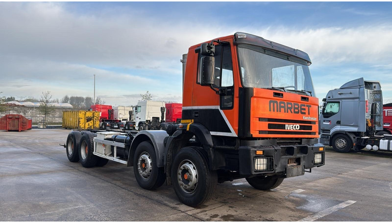 Iveco EUROTRAKKER 340 E 34 (POMPE MANUELLE / GRAND PONT / LAMES / MANUAL PUMP / BIG AXLE / STEEL SUSP.) - شاحنة هيكل كابينة: صورة 3 Iveco EUROTRAKKER 340 E 34 (POMPE MANUELLE / GRAND PONT / LAMES / MANUAL PUMP / BIG AXLE / STEEL SUSP.) - شاحنة هيكل كابينة: صورة 3