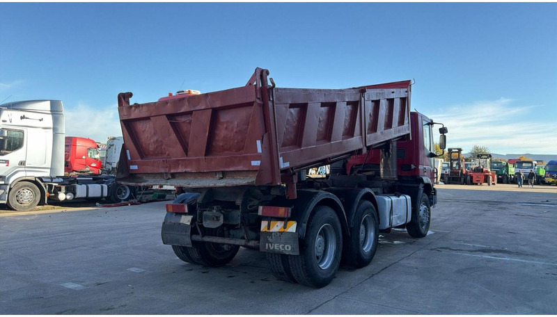 Iveco Eurotrakker 260 E 34 (POMPE MANUELLE / MANUAL PUMP / LAMES / GRAND PONT / BOITE MANUELLE) - شاحنة قلاب: صورة 4 Iveco Eurotrakker 260 E 34 (POMPE MANUELLE / MANUAL PUMP / LAMES / GRAND PONT / BOITE MANUELLE) - شاحنة قلاب: صورة 4