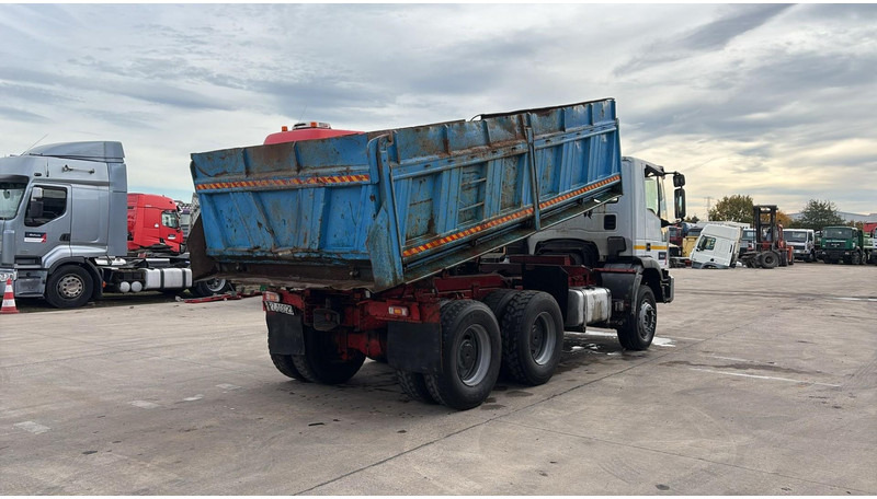 Iveco Eurotrakker 260 E 37 (POMPE MANUELLE / MANUAL PUMP / LAMES / STEEL SUSP. / BIG AXLE / GRANT PONT) - شاحنة قلاب: صورة 4 Iveco Eurotrakker 260 E 37 (POMPE MANUELLE / MANUAL PUMP / LAMES / STEEL SUSP. / BIG AXLE / GRANT PONT) - شاحنة قلاب: صورة 4