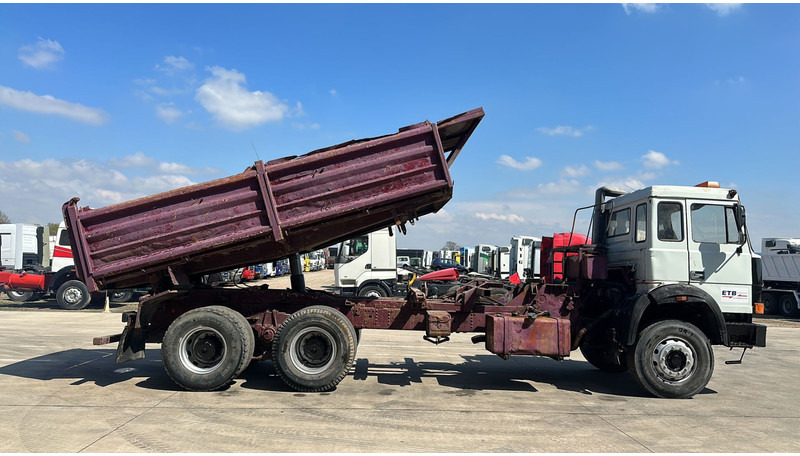 Iveco MAGIRUS 260 - 34 (LIVRAISON GRATUITE AU PORT D'ANVERS / POMPE MANUELLE) - شاحنة قلاب: صورة 3 Iveco MAGIRUS 260 - 34 (LIVRAISON GRATUITE AU PORT D'ANVERS / POMPE MANUELLE) - شاحنة قلاب: صورة 3