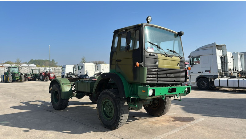 Iveco Magirus 110 - 16 (4X4 / 57000 KM / LAMES / GRAND PONT / 6 CYLINDRES EN LIGNE !! / MANUAL PUMP) - شاحنة هيكل كابينة: صورة 3 Iveco Magirus 110 - 16 (4X4 / 57000 KM / LAMES / GRAND PONT / 6 CYLINDRES EN LIGNE !! / MANUAL PUMP) - شاحنة هيكل كابينة: صورة 3