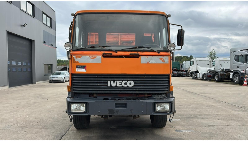 Iveco Magirus 170 - 23 (BOITE ZF / POMPE MANUELLE / V8 / LAMES / GRAND PONT) - شاحنة قلاب: صورة 2 Iveco Magirus 170 - 23 (BOITE ZF / POMPE MANUELLE / V8 / LAMES / GRAND PONT) - شاحنة قلاب: صورة 2