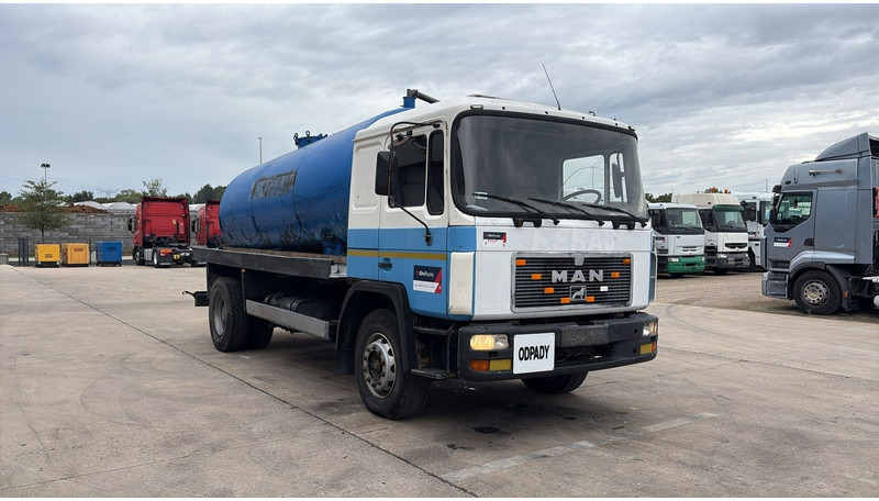 MAN 18.232 (MANUAL PUMP / POMPE MANUELLE / 11.000L) - شاحنة الشفط: صورة 3 MAN 18.232 (MANUAL PUMP / POMPE MANUELLE / 11.000L) - شاحنة الشفط: صورة 3