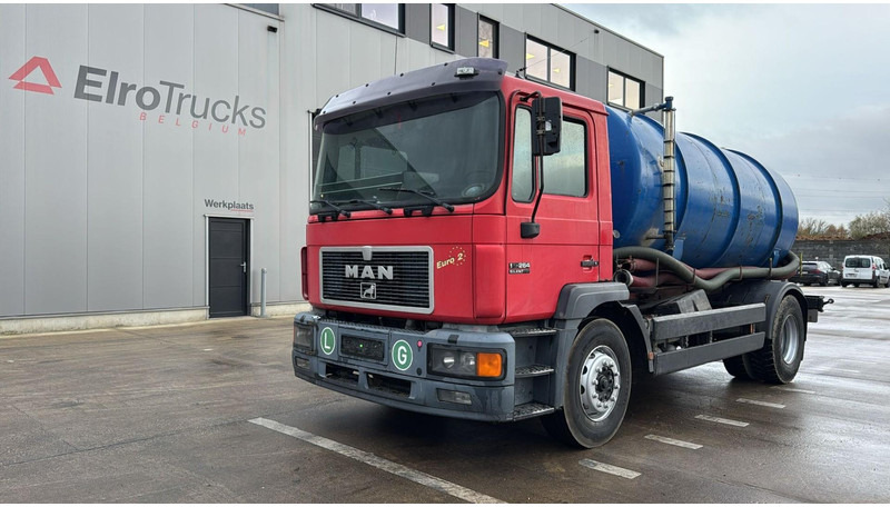 MAN 18.264 F2000 (11000L / EURO 2 / MANUAL GEARBOX / 6 CYLINDER) - شاحنة الشفط: صورة 1 MAN 18.264 F2000 (11000L / EURO 2 / MANUAL GEARBOX / 6 CYLINDER) - شاحنة الشفط: صورة 1