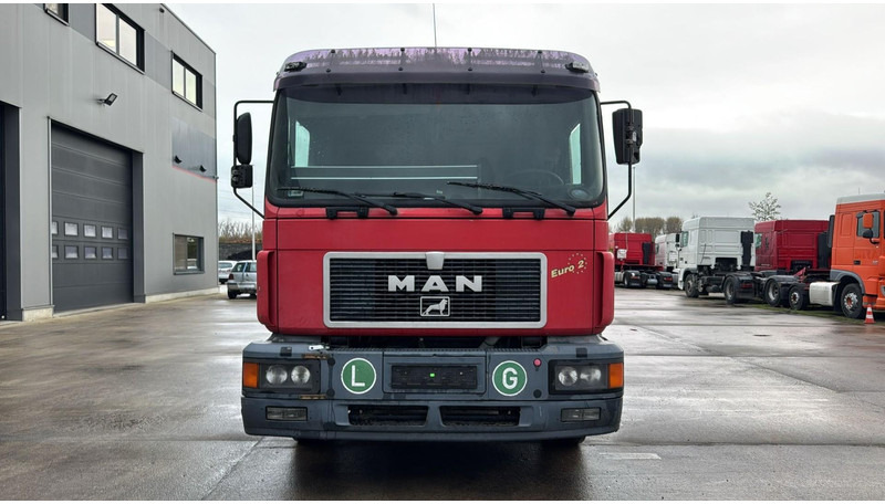 MAN 18.264 F2000 (11000L / EURO 2 / MANUAL GEARBOX / 6 CYLINDER) - شاحنة الشفط: صورة 2 MAN 18.264 F2000 (11000L / EURO 2 / MANUAL GEARBOX / 6 CYLINDER) - شاحنة الشفط: صورة 2