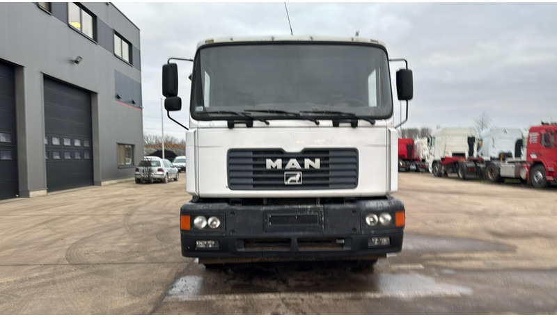 MAN 18.285 (GARBAGE TRUCK / TOP CONDITION / 6 CYLINDER / MANUAL GEARBOX) - شاحنة النفايات: صورة 2 MAN 18.285 (GARBAGE TRUCK / TOP CONDITION / 6 CYLINDER / MANUAL GEARBOX) - شاحنة النفايات: صورة 2