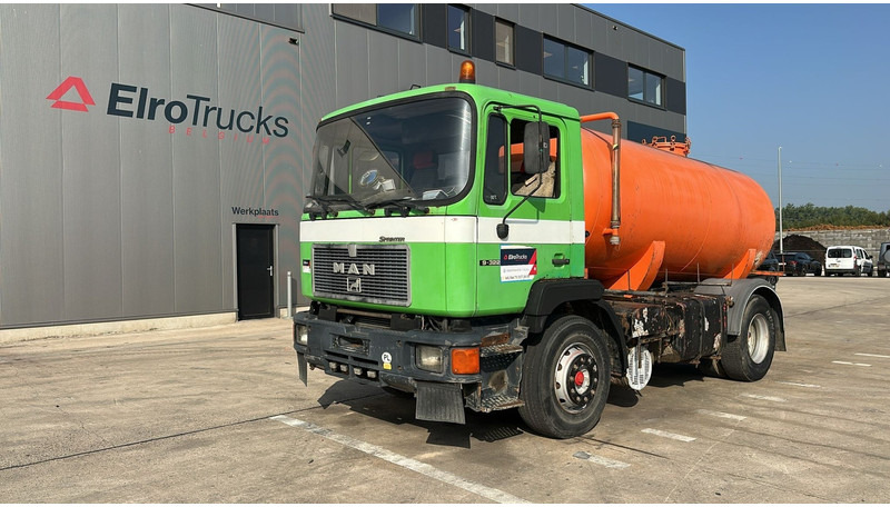 MAN 19.322 (MANUAL PUMP / POMPE MANUELLE / 11.000L) - شاحنة الشفط: صورة 1 MAN 19.322 (MANUAL PUMP / POMPE MANUELLE / 11.000L) - شاحنة الشفط: صورة 1