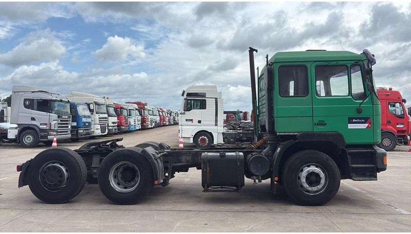 MAN 25.372 (6X2 / MANUAL PUMP / POMPE MANUELLE / 8 TYRES / 6 CYLINDERS) - وحدة جر: صورة 4 MAN 25.372 (6X2 / MANUAL PUMP / POMPE MANUELLE / 8 TYRES / 6 CYLINDERS) - وحدة جر: صورة 4
