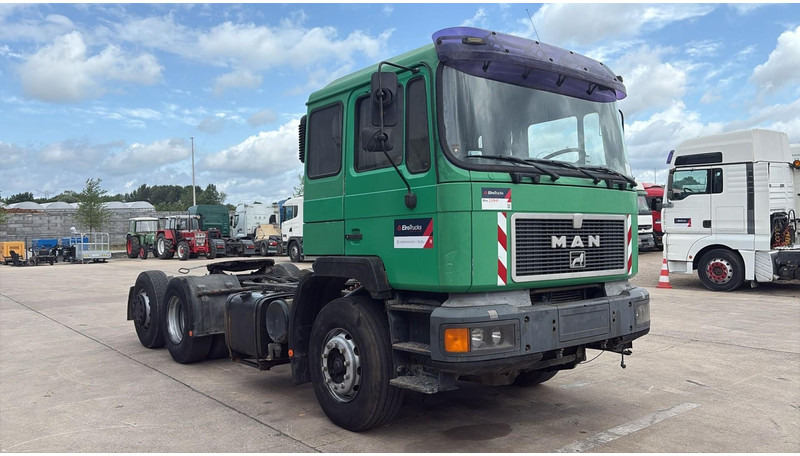 MAN 25.372 (6X2 / MANUAL PUMP / POMPE MANUELLE / 8 TYRES / 6 CYLINDERS) - وحدة جر: صورة 3 MAN 25.372 (6X2 / MANUAL PUMP / POMPE MANUELLE / 8 TYRES / 6 CYLINDERS) - وحدة جر: صورة 3
