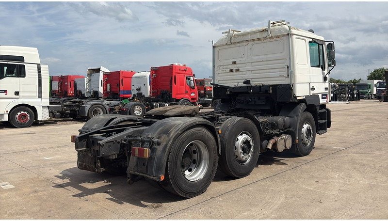 MAN 25.403 (6X2 / 6 CYLINDER / EURO 2 / MANUAL GEARBOX / 8 TYRES) - وحدة جر: صورة 4 MAN 25.403 (6X2 / 6 CYLINDER / EURO 2 / MANUAL GEARBOX / 8 TYRES) - وحدة جر: صورة 4