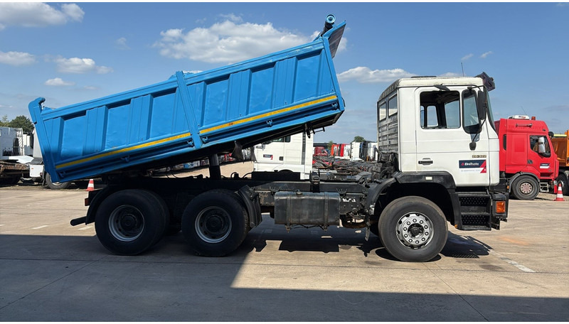 MAN 26.322 (MANUAL PUMP / POMPE MANUELLE / LAMES / GRAND PONT / BIG AXLE) - شاحنة قلاب: صورة 4 MAN 26.322 (MANUAL PUMP / POMPE MANUELLE / LAMES / GRAND PONT / BIG AXLE) - شاحنة قلاب: صورة 4