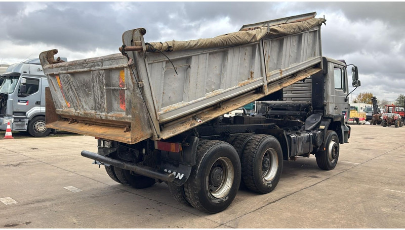 MAN 26.372 (MANUAL PUMP / POMPE MANUELLE / LAMES / GRAND PONT / STEEL SUSP. / 6 CYLINDER) - شاحنة قلاب: صورة 4 MAN 26.372 (MANUAL PUMP / POMPE MANUELLE / LAMES / GRAND PONT / STEEL SUSP. / 6 CYLINDER) - شاحنة قلاب: صورة 4