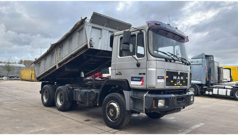 MAN 26.372 (MANUAL PUMP / POMPE MANUELLE / LAMES / GRAND PONT / STEEL SUSP. / 6 CYLINDER) - شاحنة قلاب: صورة 3 MAN 26.372 (MANUAL PUMP / POMPE MANUELLE / LAMES / GRAND PONT / STEEL SUSP. / 6 CYLINDER) - شاحنة قلاب: صورة 3