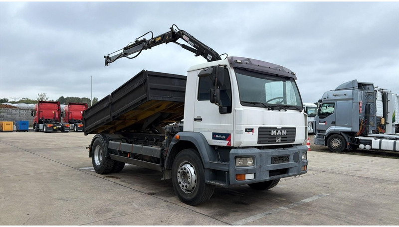 MAN LE 250 (MANUAL PUMP / MANUAL GEARBOX / TIPPER + CRANE / GOOD CONDITION) - شاحنة قلاب, شاحنة كرين: صورة 3 MAN LE 250 (MANUAL PUMP / MANUAL GEARBOX / TIPPER + CRANE / GOOD CONDITION) - شاحنة قلاب, شاحنة كرين: صورة 3