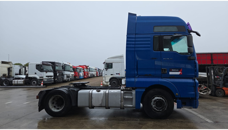 MAN TGA 18.410 (864.000 KM / MANUAL PUMP / MANUAL GEARBOX / RETARDER / POMPE MANUELLE) - وحدة جر: صورة 4 MAN TGA 18.410 (864.000 KM / MANUAL PUMP / MANUAL GEARBOX / RETARDER / POMPE MANUELLE) - وحدة جر: صورة 4