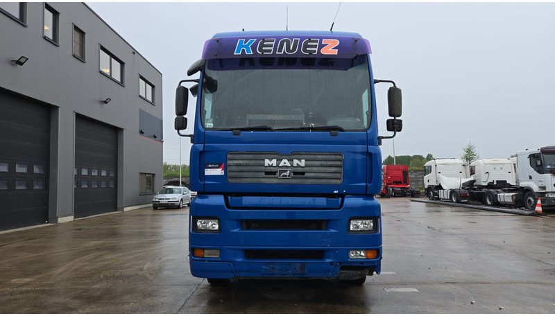 MAN TGA 18.410 (864.000 KM / MANUAL PUMP / MANUAL GEARBOX / RETARDER / POMPE MANUELLE) - وحدة جر: صورة 2 MAN TGA 18.410 (864.000 KM / MANUAL PUMP / MANUAL GEARBOX / RETARDER / POMPE MANUELLE) - وحدة جر: صورة 2