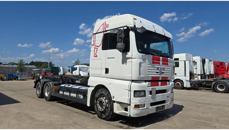 MAN TGA 26.440 (MANUAL GEARBOX / FRONT STEEL / 6X2 / BOITE MANUELLE / DEVANT LAMES) - شاحنة هيكل كابينة: صورة 4 MAN TGA 26.440 (MANUAL GEARBOX / FRONT STEEL / 6X2 / BOITE MANUELLE / DEVANT LAMES) - شاحنة هيكل كابينة: صورة 4