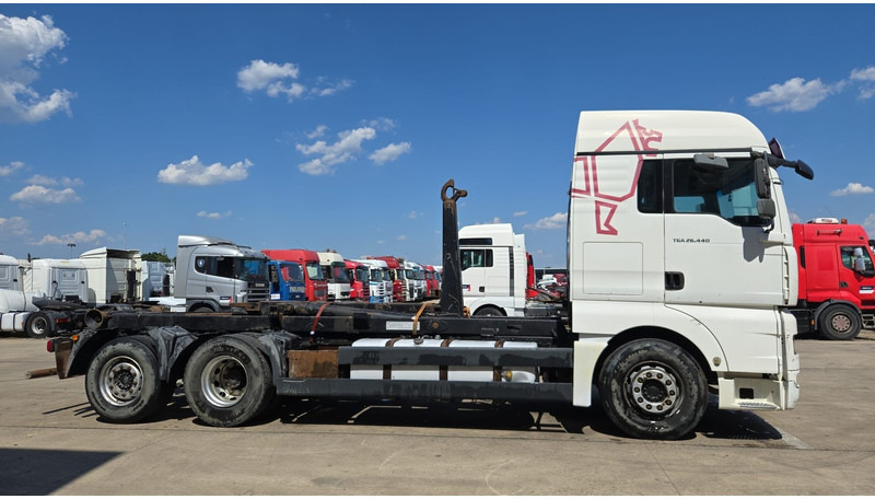 MAN TGA 26.440 (MANUAL GEARBOX / FRONT STEEL / 6X2 / BOITE MANUELLE / DEVANT LAMES) - شاحنة هيكل كابينة: صورة 3 MAN TGA 26.440 (MANUAL GEARBOX / FRONT STEEL / 6X2 / BOITE MANUELLE / DEVANT LAMES) - شاحنة هيكل كابينة: صورة 3