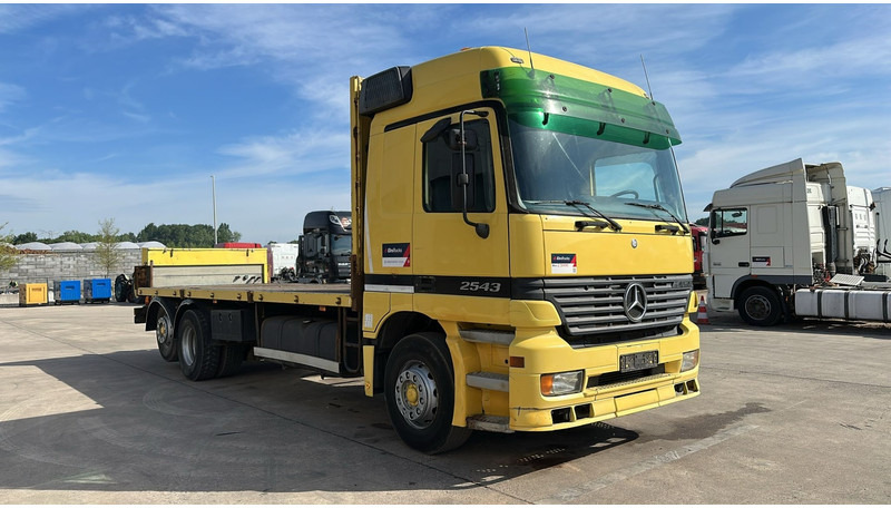 Mercedes-Benz ACTROS 2543 (EPS / 3 PEDALES / LAMES DEVANT / STEEL FRONT / PARFAIT ETAT !! / V6) - شاحنات مسطحة: صورة 2 Mercedes-Benz ACTROS 2543 (EPS / 3 PEDALES / LAMES DEVANT / STEEL FRONT / PARFAIT ETAT !! / V6) - شاحنات مسطحة: صورة 2