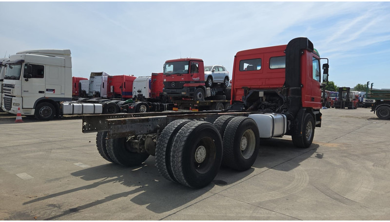 Mercedes-Benz ACTROS 2640 (EPS / 3 PEDALES / V6 / LAMES / GRAND PONT / EURO 2 / SEMI-AUTO) Mercedes-Benz ACTROS 2640 (EPS / 3 PEDALES / V6 / LAMES / GRAND PONT / EURO 2 / SEMI-AUTO): صورة 6