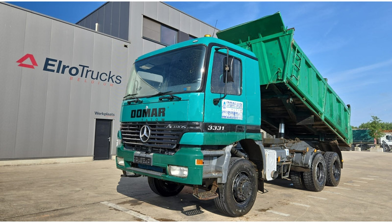 Mercedes-Benz Actros 3331 (BOITE MANUELLE / 6X6 / LAMES / GRAND PONT / V6) - شاحنة قلاب: صورة 1 Mercedes-Benz Actros 3331 (BOITE MANUELLE / 6X6 / LAMES / GRAND PONT / V6) - شاحنة قلاب: صورة 1