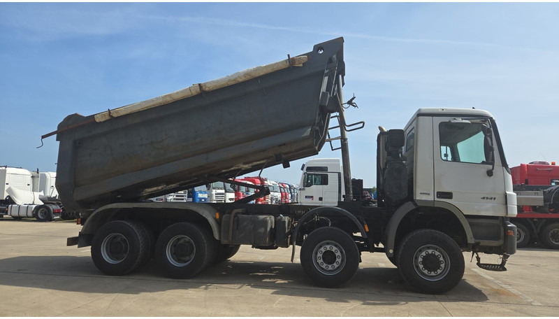 Mercedes-Benz Actros 4141 (EPS / 8X6 / GRAND PONT / BIG AXLE / LAMES / STEEL / V6) - شاحنة قلاب: صورة 4 Mercedes-Benz Actros 4141 (EPS / 8X6 / GRAND PONT / BIG AXLE / LAMES / STEEL / V6) - شاحنة قلاب: صورة 4