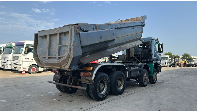Mercedes-Benz Actros 4143 (8X8 / BOITE MANUELLE / LAMES / GRAND PONT / STEEL SUSP. / BIG AXLE) - شاحنة قلاب: صورة 4 Mercedes-Benz Actros 4143 (8X8 / BOITE MANUELLE / LAMES / GRAND PONT / STEEL SUSP. / BIG AXLE) - شاحنة قلاب: صورة 4