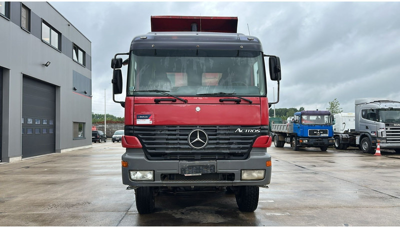 Mercedes-Benz Actros 4143 (BOITE MANUELLE / 8X8 / MANUAL GEARBOX / LAMES / GRAND PONT / BIG AXLE) - شاحنة قلاب: صورة 2 Mercedes-Benz Actros 4143 (BOITE MANUELLE / 8X8 / MANUAL GEARBOX / LAMES / GRAND PONT / BIG AXLE) - شاحنة قلاب: صورة 2