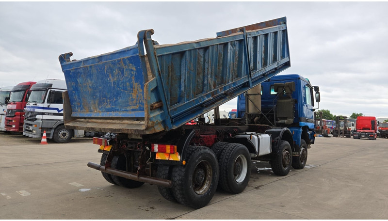 Mercedes-Benz Actros 4143 (EPS / 8X6 / LAMES / GRAND PONT / V6 / 3 PEDALES / MP1) - شاحنة قلاب: صورة 5 Mercedes-Benz Actros 4143 (EPS / 8X6 / LAMES / GRAND PONT / V6 / 3 PEDALES / MP1) - شاحنة قلاب: صورة 5