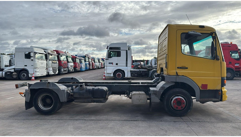 Mercedes-Benz Atego 815 (BOITE MANUELLE / MANUAL GEARBOX) - شاحنة هيكل كابينة: صورة 3 Mercedes-Benz Atego 815 (BOITE MANUELLE / MANUAL GEARBOX) - شاحنة هيكل كابينة: صورة 3