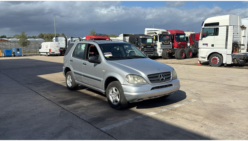 Mercedes-Benz M-Klasse ML 270 CDI - سيارة دفع رباعي: صورة 3 Mercedes-Benz M-Klasse ML 270 CDI - سيارة دفع رباعي: صورة 3