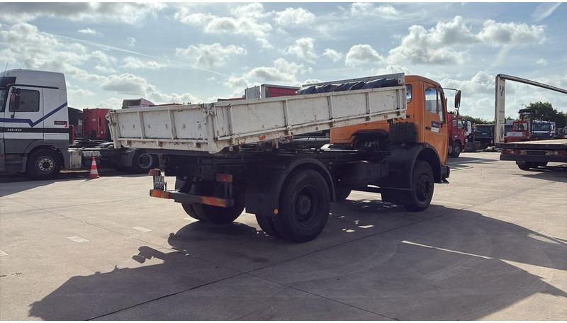 Mercedes-Benz SK 1628 (V8 / LAMES / GRAND PONT / POMPE MANUELLE) - شاحنة قلاب: صورة 5 Mercedes-Benz SK 1628 (V8 / LAMES / GRAND PONT / POMPE MANUELLE) - شاحنة قلاب: صورة 5